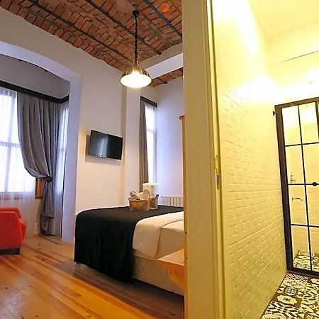 Taksim Istiklal Street Kamilbey Hotel
