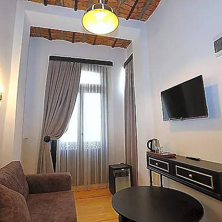 Taksim Istiklal Street Kamilbey 3*