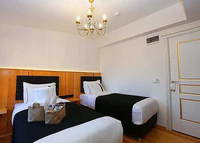 Taksim Istiklal Street Kamilbey Отель 3*