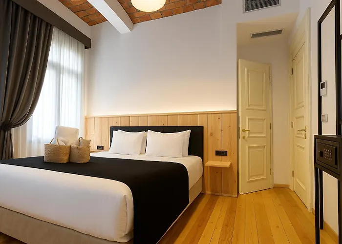 Отель Taksim Istiklal Street Kamilbey 3*