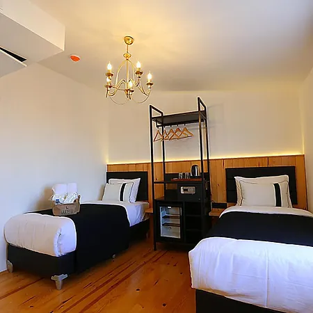 Taksim Istiklal Street Kamil - Historical Hotel